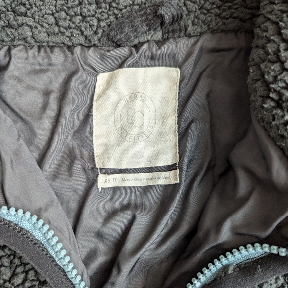 Urban Outfitters Cozy Black Sherpa Teddy Jacket - Picture 8 of 12